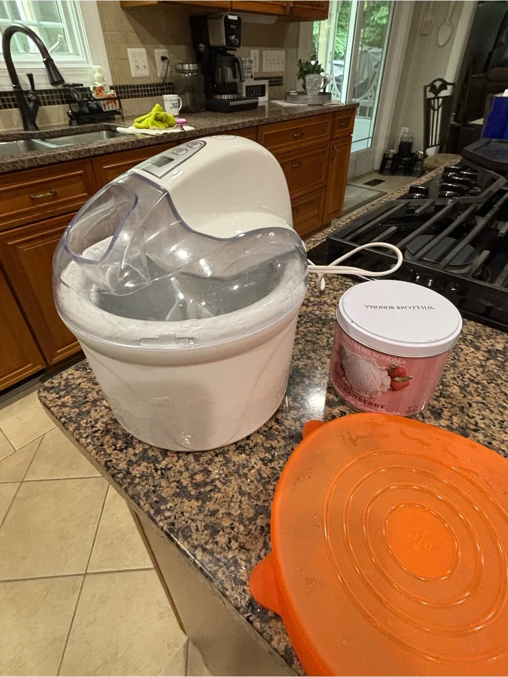 Pampered Chef White Home Ice Cream Maker with Transparent Lid